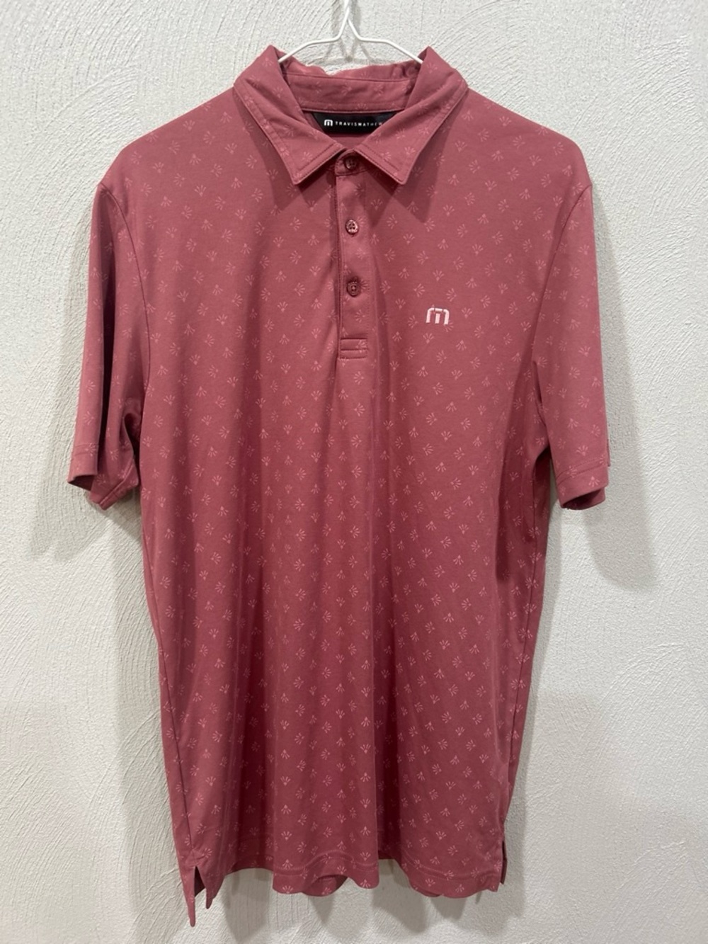 Travis Mathew Men's Medium Geometric Knit Polo Shirt Short Sleeve Collared Logo